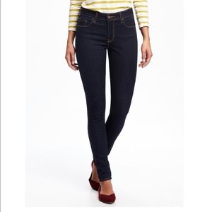 Mid-rise Rockstar Super Skinny Jeans